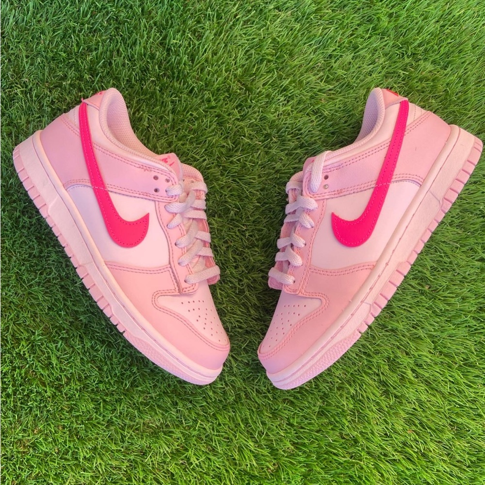 Dunk low ‘Triple Pink’ sizes 3.5Y/5W new authentic fast shipping🚀